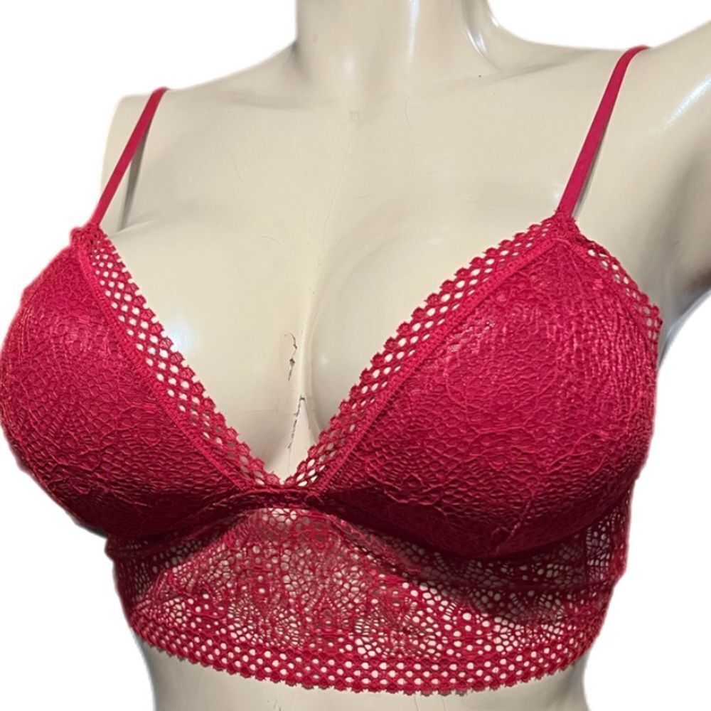 Victoria’s Secret crochet Lace Lightly Lined Wire free long bralette bra Large